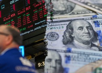 Dollar fluctuates after US strikes on Iran, dovish Fed comments