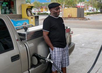 GasBuddy expert says claims gas prices will see 'massive spike' are 'incorrect on the highest level'