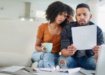 Young Americans drowning in credit card debt as delinquency rates climb near 10% in Q2