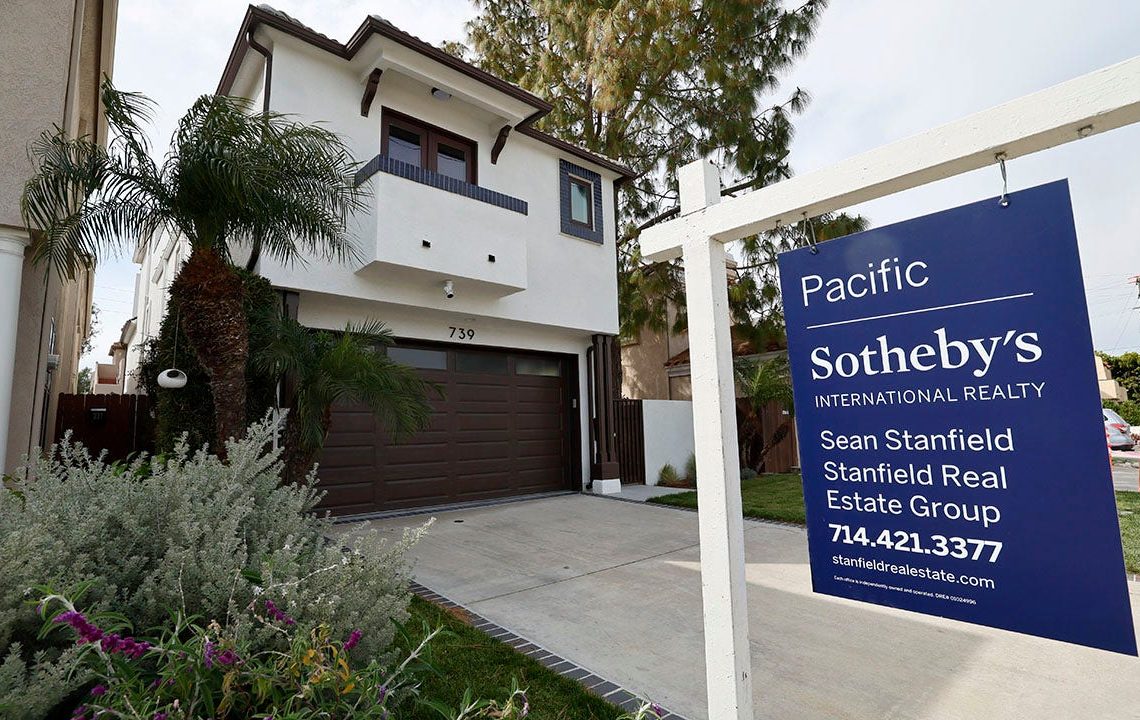 Mortgage rates tumble to lowest level since October 2024