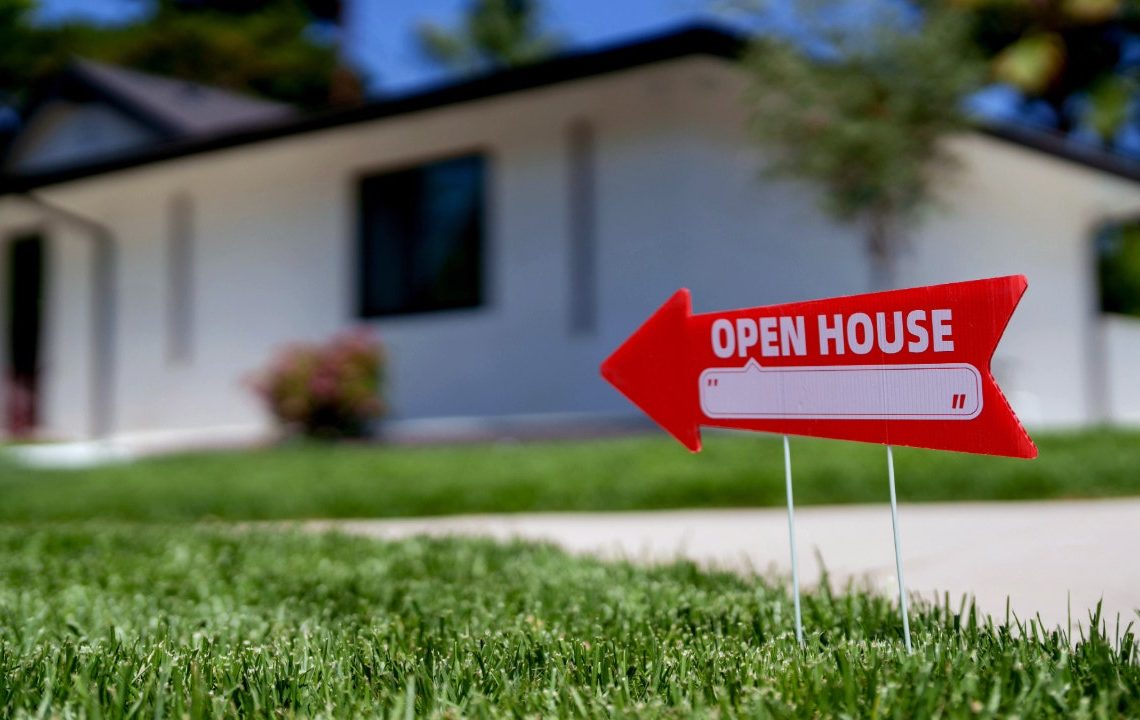 Mortgage rates fall for first time in 3 weeks