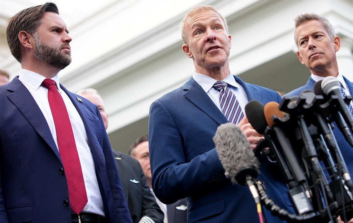 United Airlines to offer refunds because of shutdown-caused flight restrictions