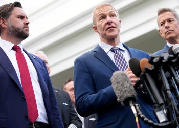 United Airlines to offer refunds because of shutdown-caused flight restrictions