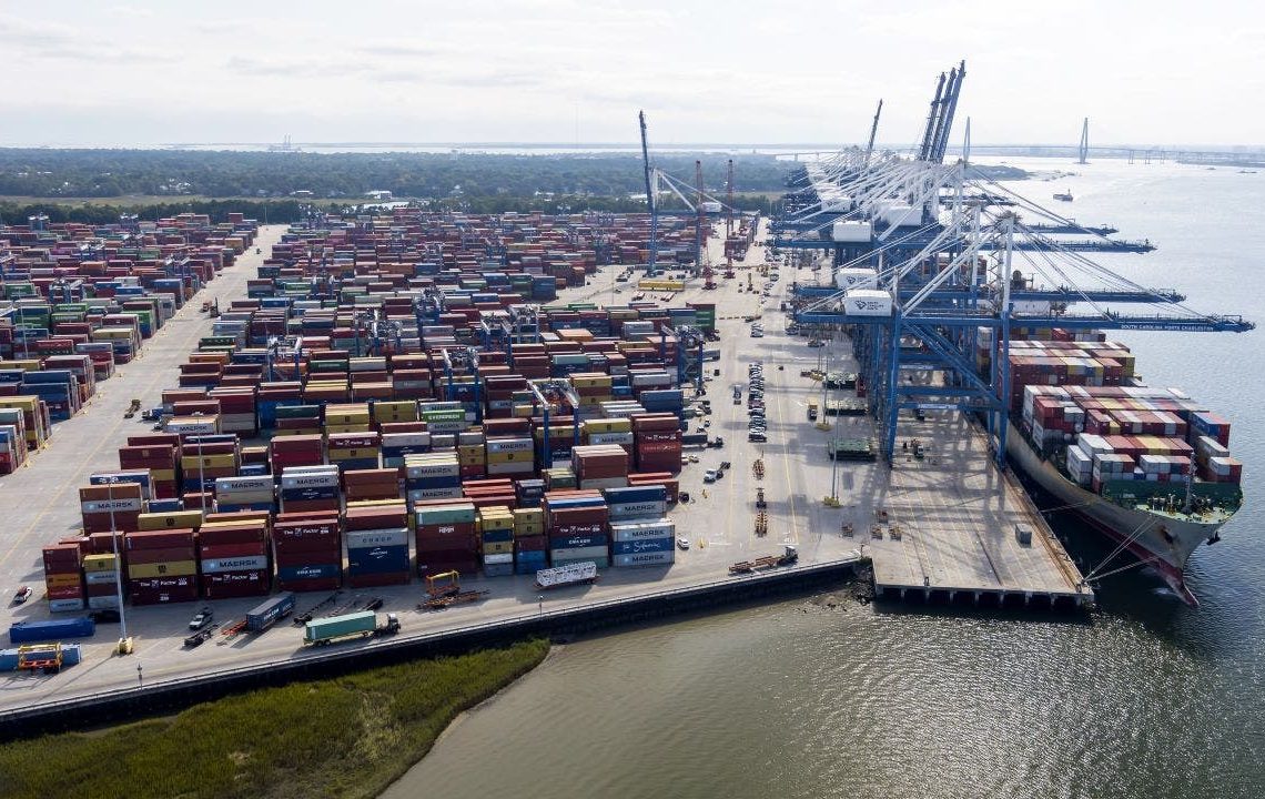 Supreme Court weighs Trump administration's tariff authority under emergency powers law