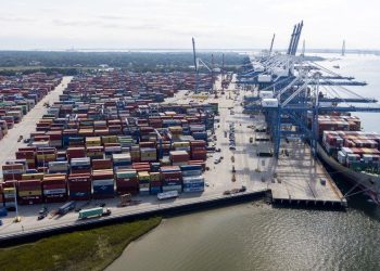 Supreme Court weighs Trump administration's tariff authority under emergency powers law