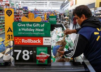 Walmart's strong quarter shows Americans are still spending