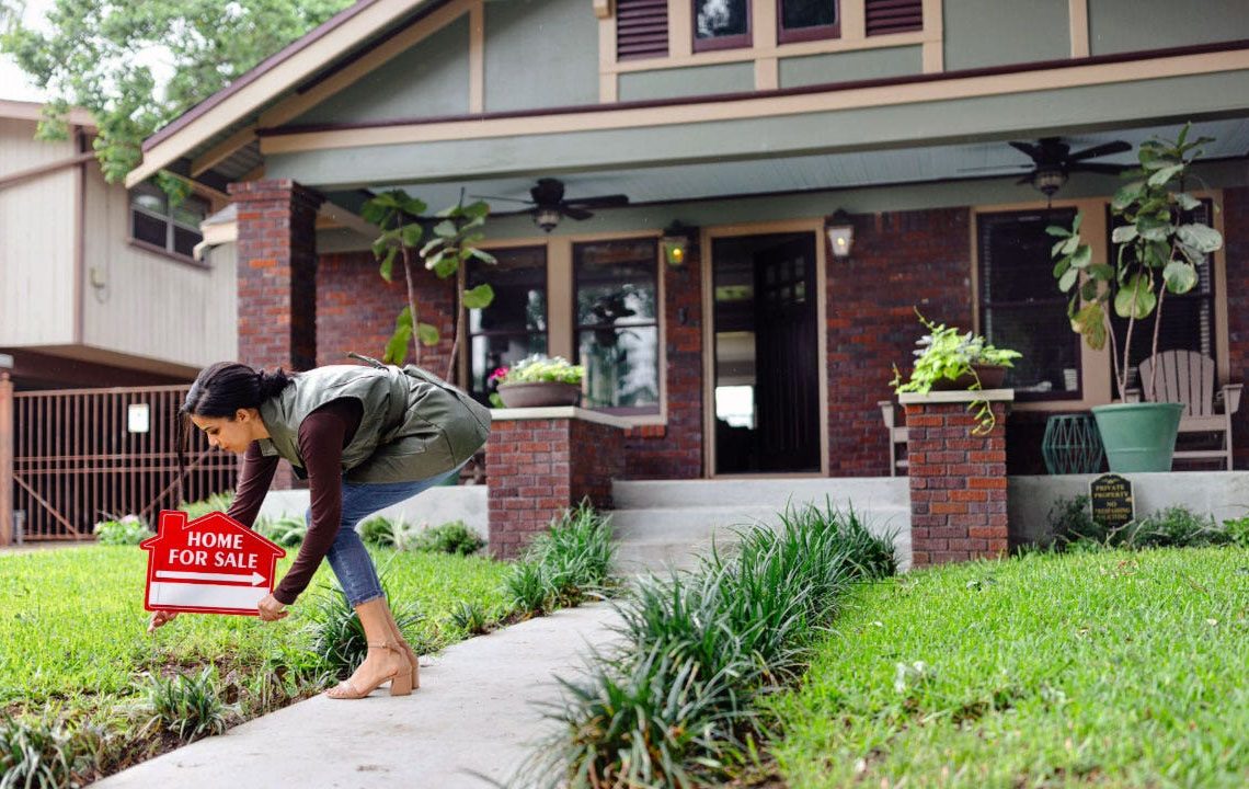 Home delistings surge as sellers struggle to get their price