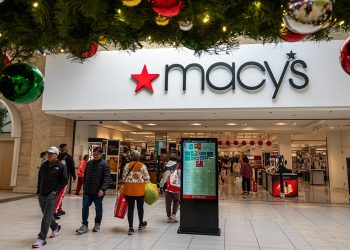 Widening K-shaped economy pattern across income groups