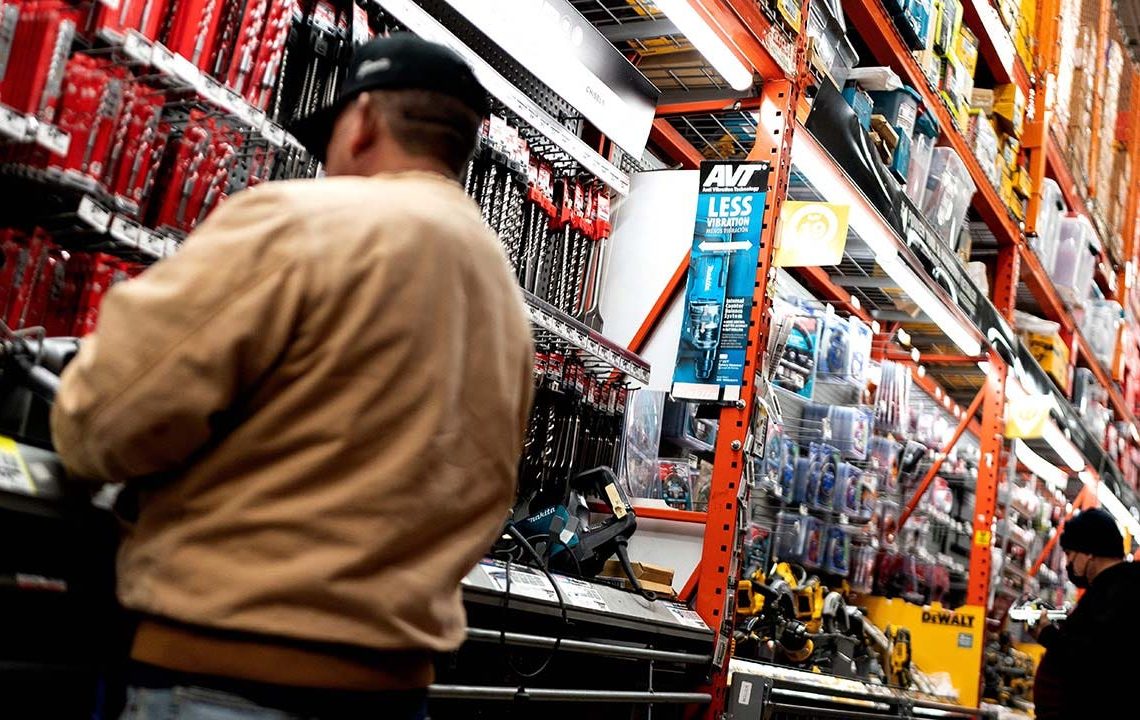 Americans' paychecks grow stronger as Main Street shows new economic strength