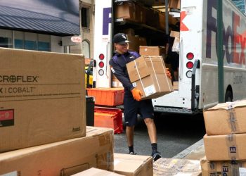 FedEx says it will return any tariff refunds to customers, shippers who paid them