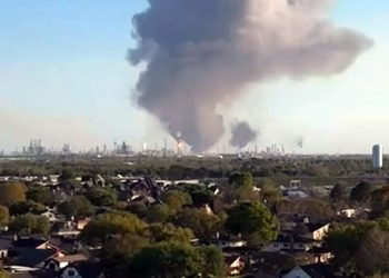 Texas oil refinery explosion sends smoke into air, residents advised to shelter in place
