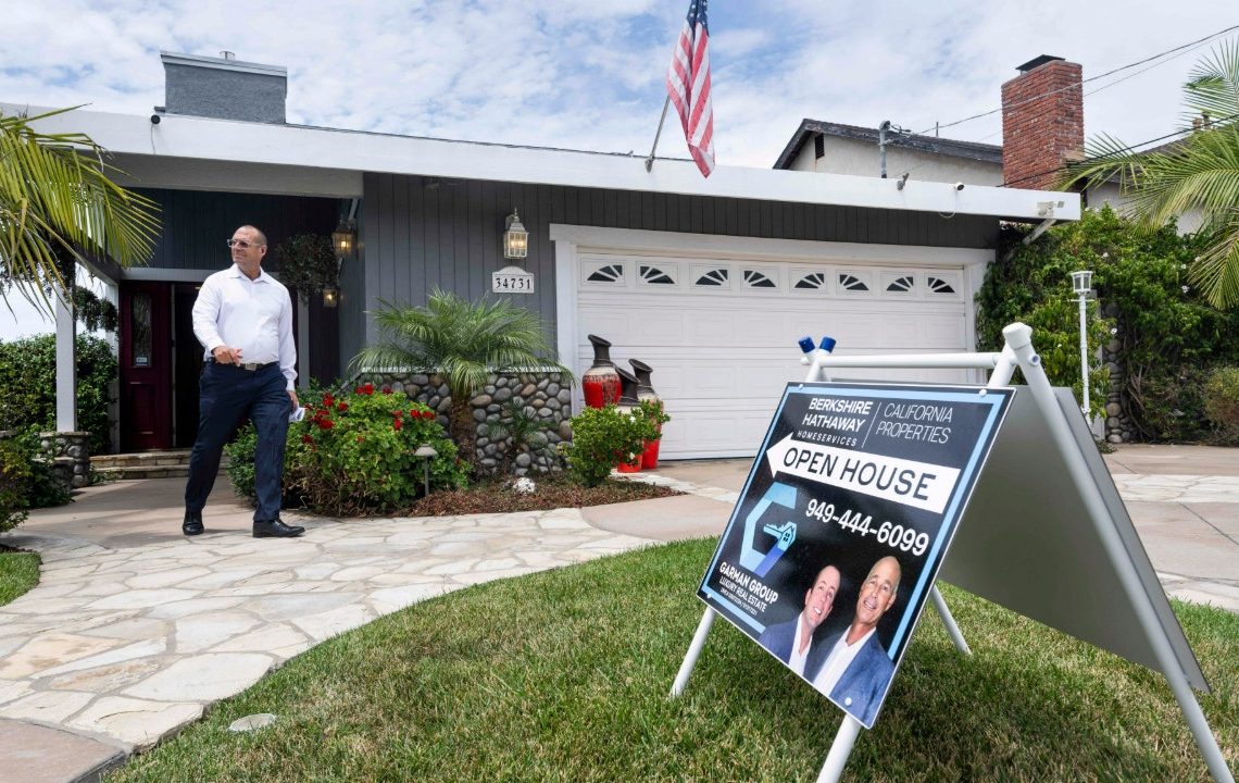 Mortgage rates fall as Iran ceasefire eases market tensions