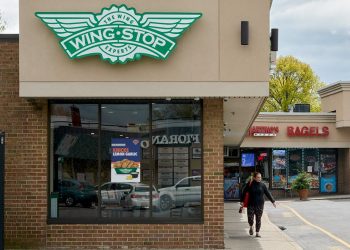 Rising gas prices are crushing restaurant sales as $4 a gallon becomes tipping point for consumers